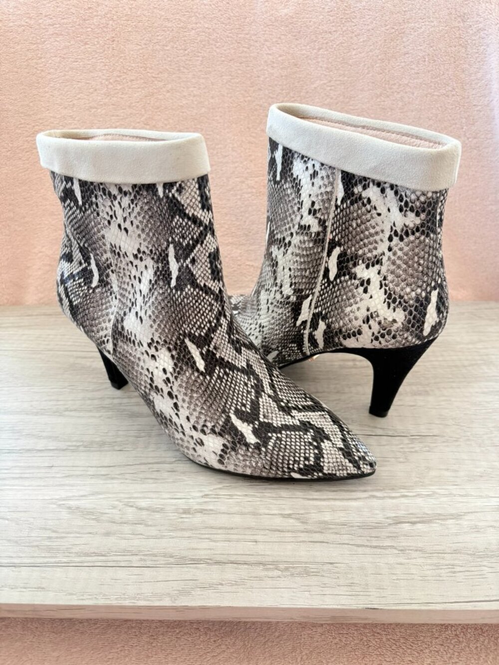 42 Gold Olvy Black White Snake Leather Cuff Slip On Pointed 3" Heel Ankle Boot 7